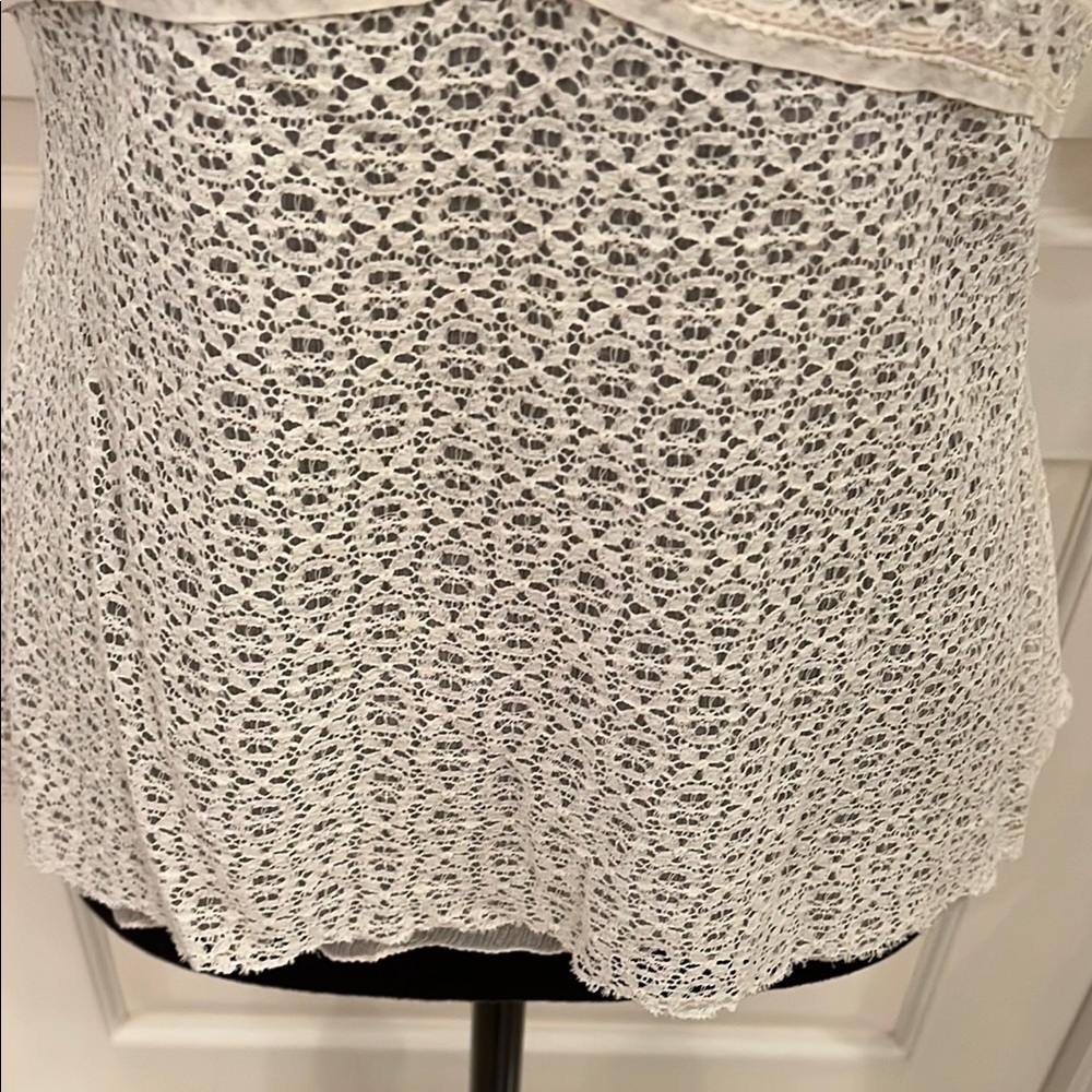 Elegant Lace V-Neck Top - Picture 3 of 6